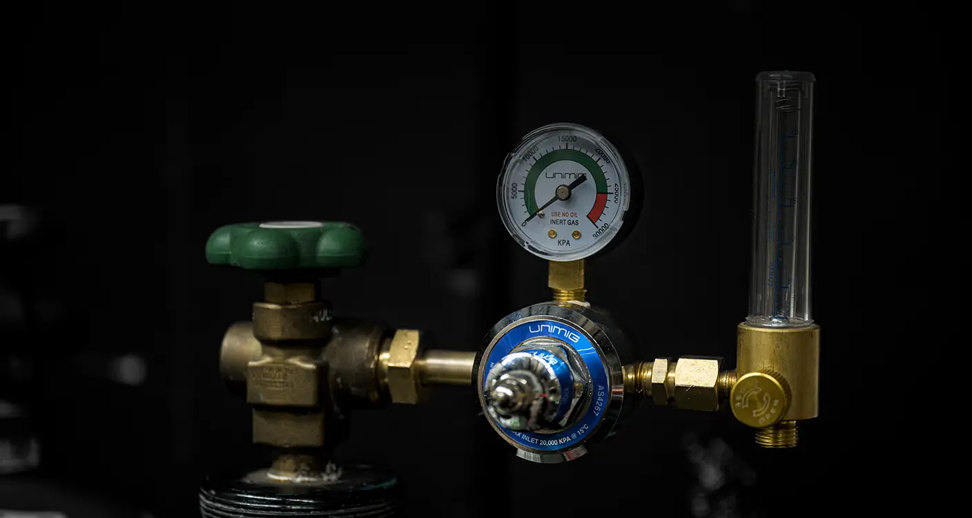 Regulatorsandflowmeters